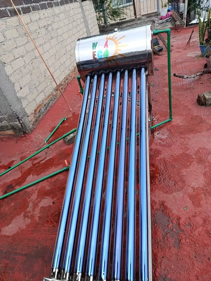 Calentador solar con acometida en cobre
